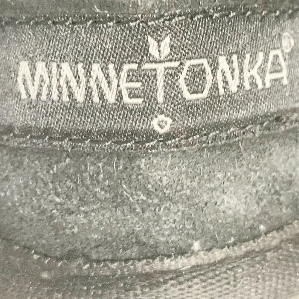 Minnetonka Suede Upper Wool Blend Sheepskin Lining Boot with Woven Top Size 6